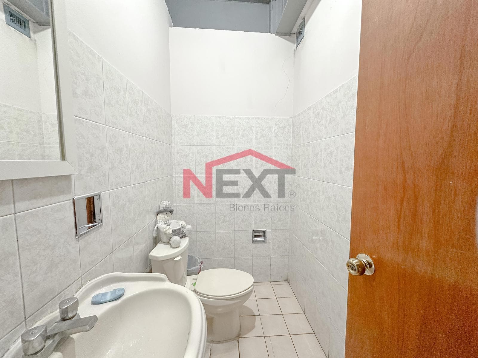 OFFICE FOR RENT IN THE CENTENARIO NEIGHBORHOOD