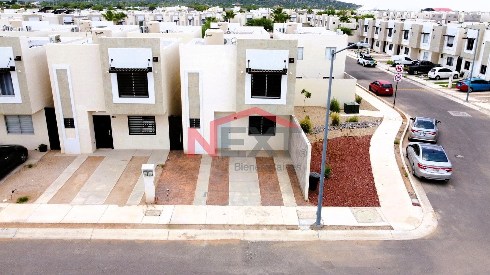 HOUSE FOR SALE IN BELCANTO RESIDENCIAL