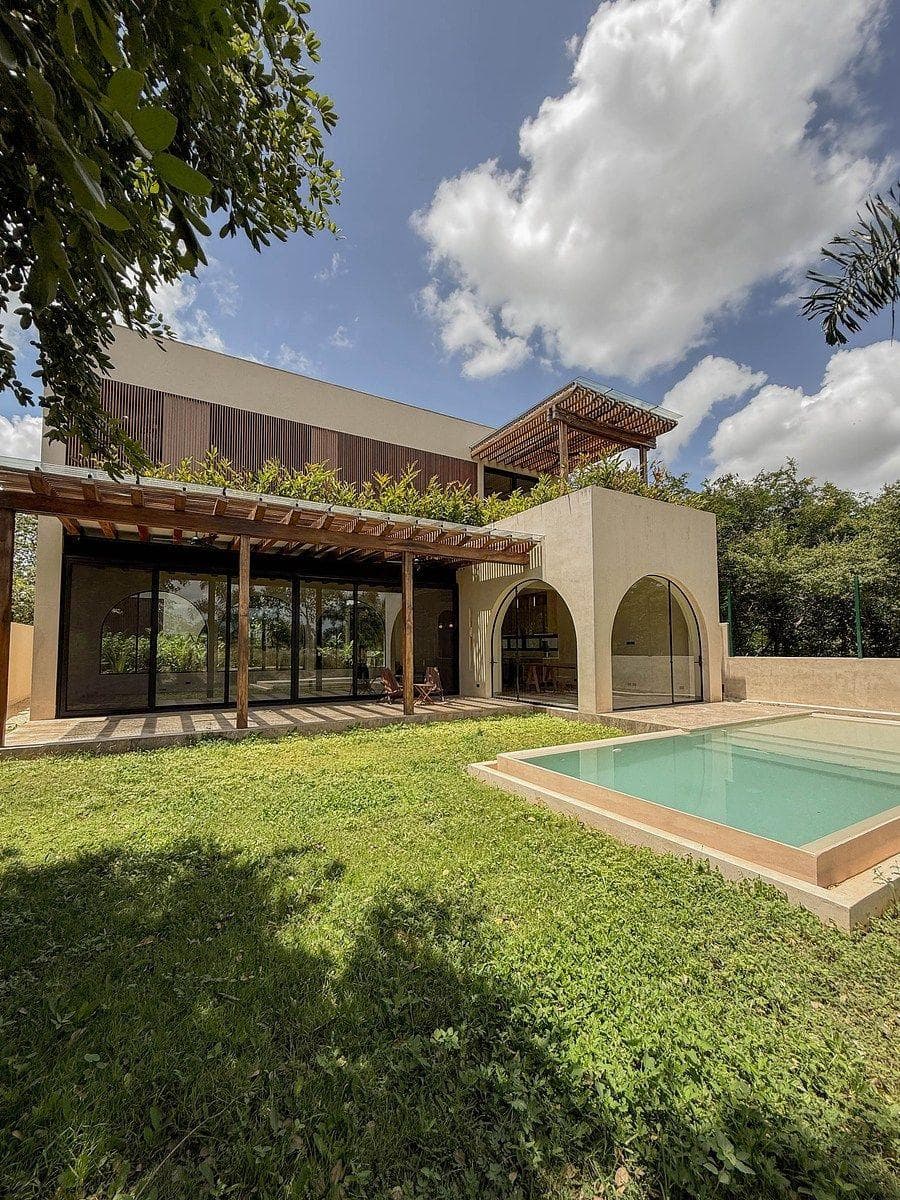 HOUSE FOR SALE IN MÉRIDA, PROVINCIAL GOLF CLUB, LUXURY RESIDENCE, READY