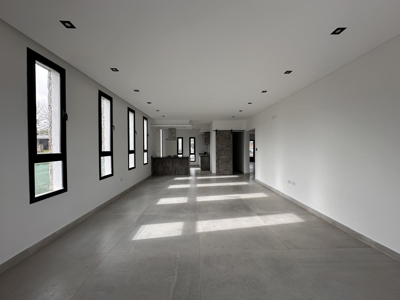 Brand-new 5-room house in Barrancas de Iraola, Hudson, Berazategui