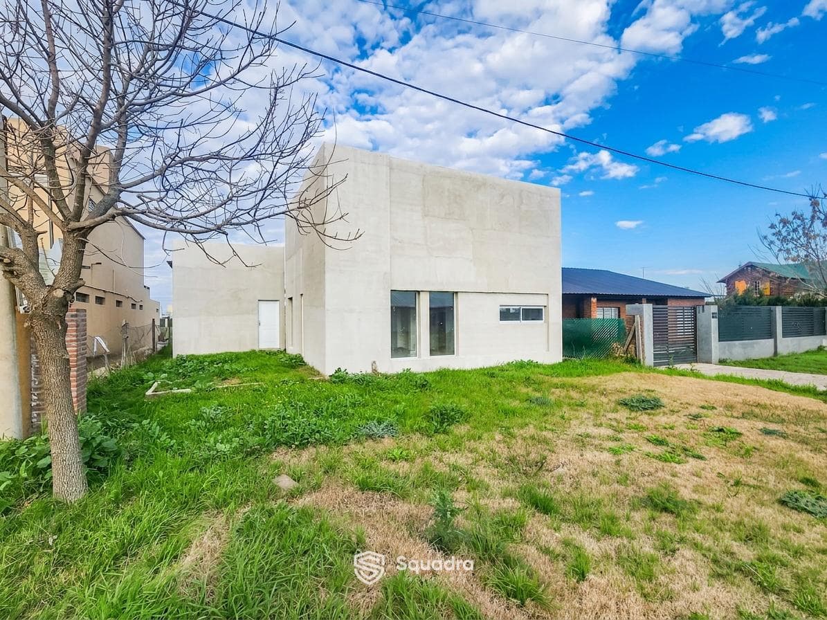 FOR SALE | TRADE - 3-bedroom house with garage and yard - Punta Chacra neighborhood, Roldán.