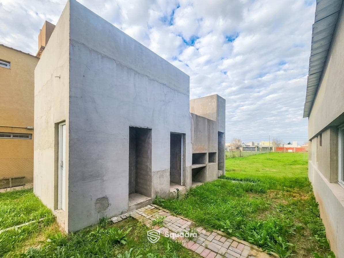 FOR SALE | TRADE - 3-bedroom house with garage and yard - Punta Chacra neighborhood, Roldán.