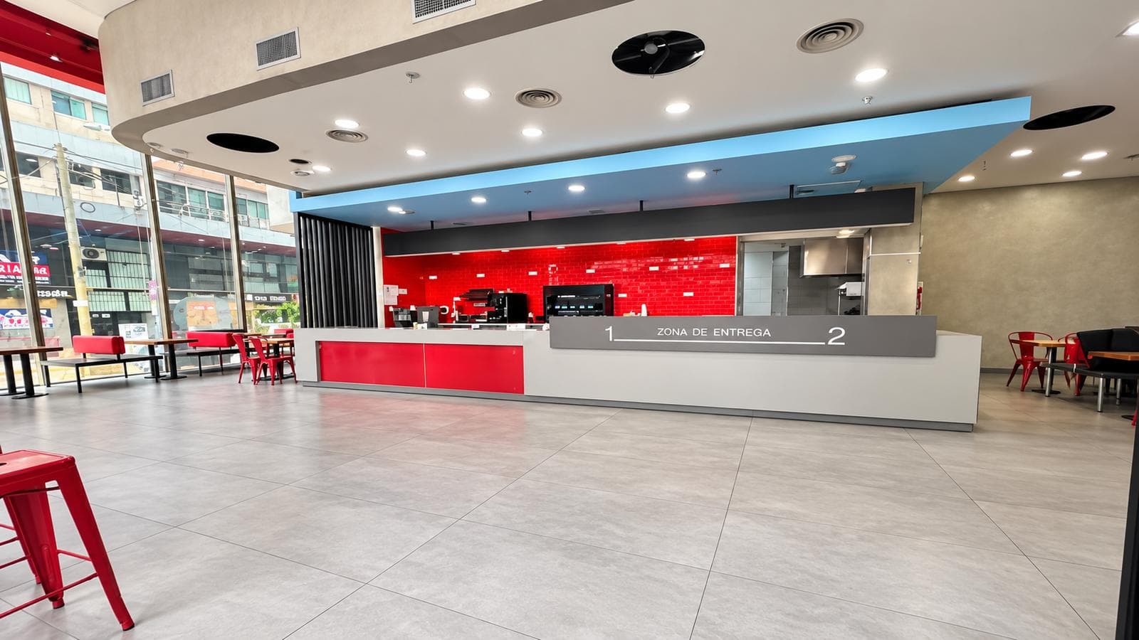 CORNER COMMERCIAL SPACE FOR RENT – RIGHT IN THE HEART OF SAN MIGUEL