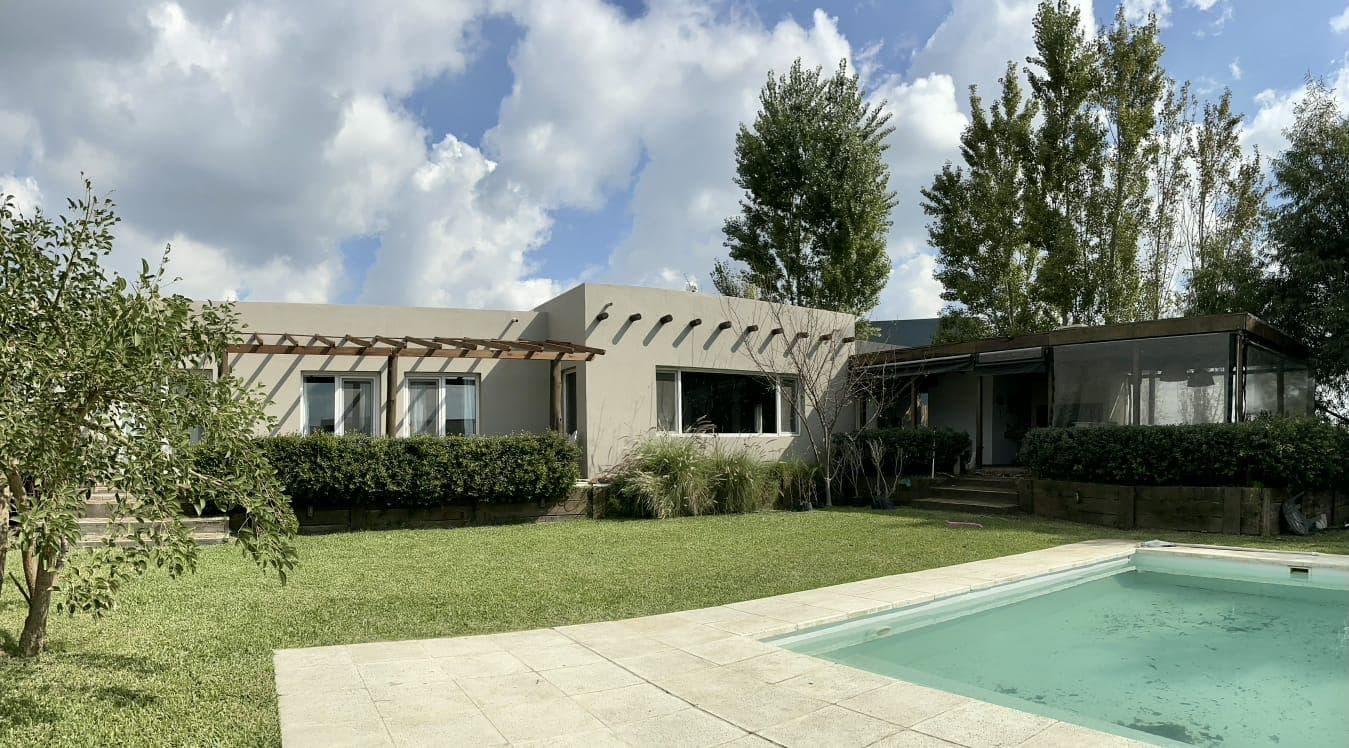 5-Bedroom House for Sale in La Laguna, San Benito Neighborhood, Villanueva, Tigre