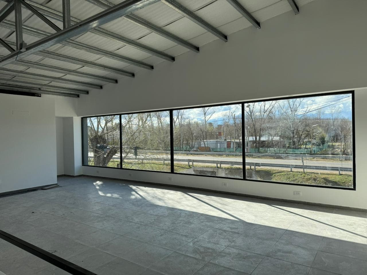 WAREHOUSE FOR SALE IN FUNES