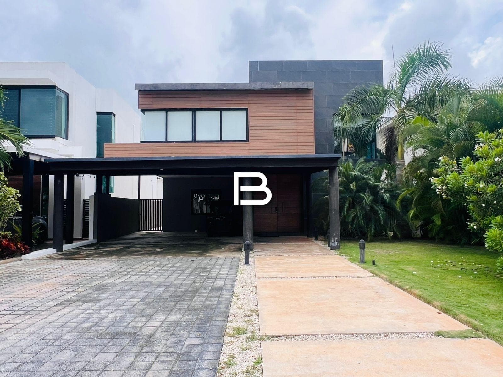 House in Lagos del Sol