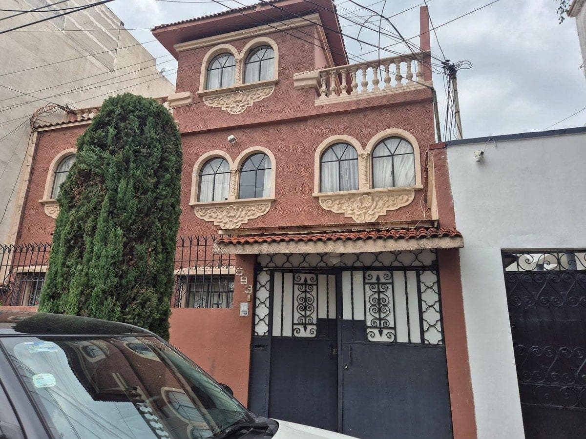 FAMILY HOME FOR SALE IN VERTIZ NARVARTE