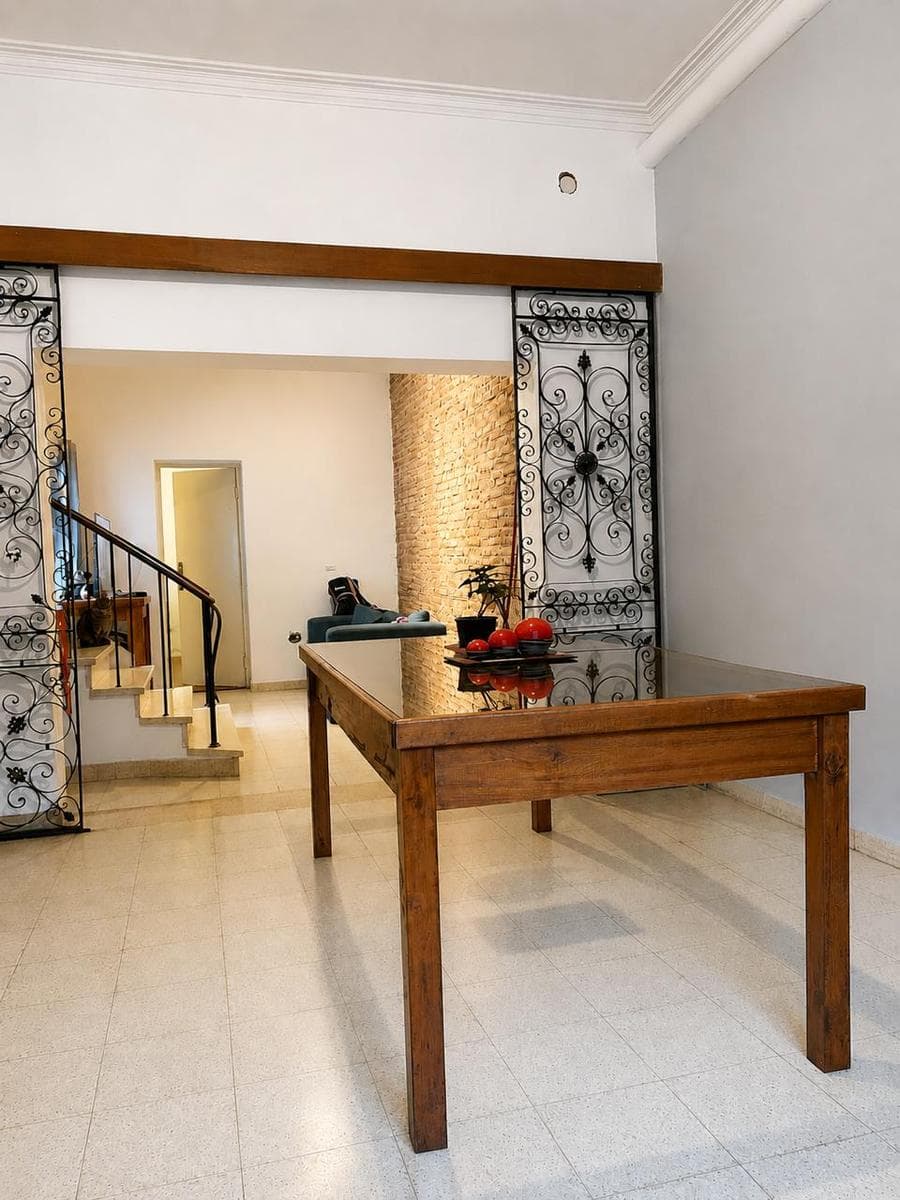 Central 3-bedroom house with a garage, courtyard, and terrace