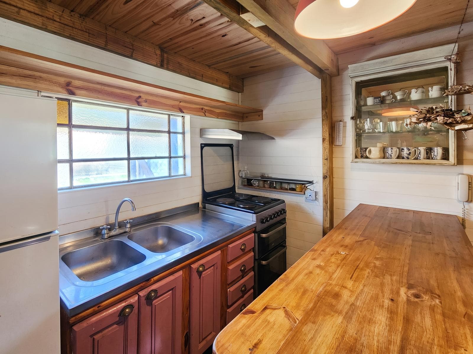FOR SALE | TRADE - Cottage complex with a family home, pool, and storage shed. Andean town.