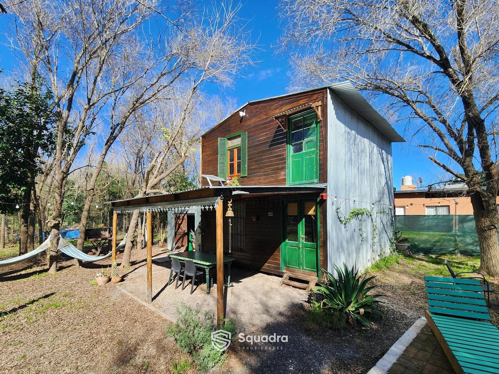 FOR SALE | TRADE - Cottage complex with a family home, pool, and storage shed. Andean town.