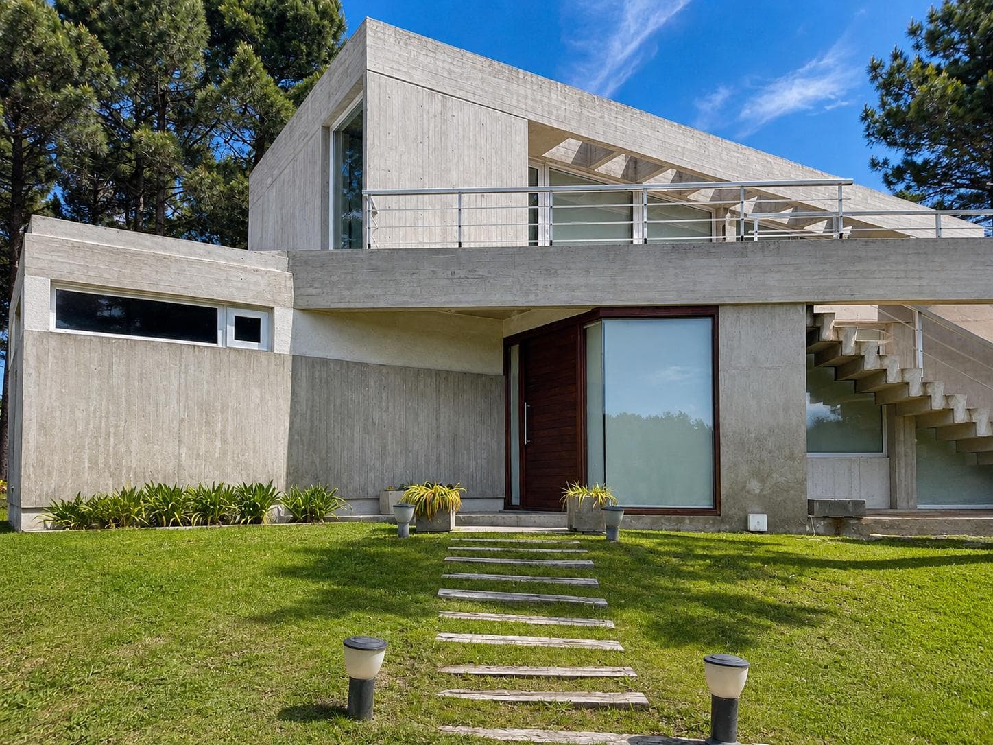 5-Bedroom House for Sale, 250 Meters from the Beach in the VillaRobles Neighborhood on the Atlantic Coast