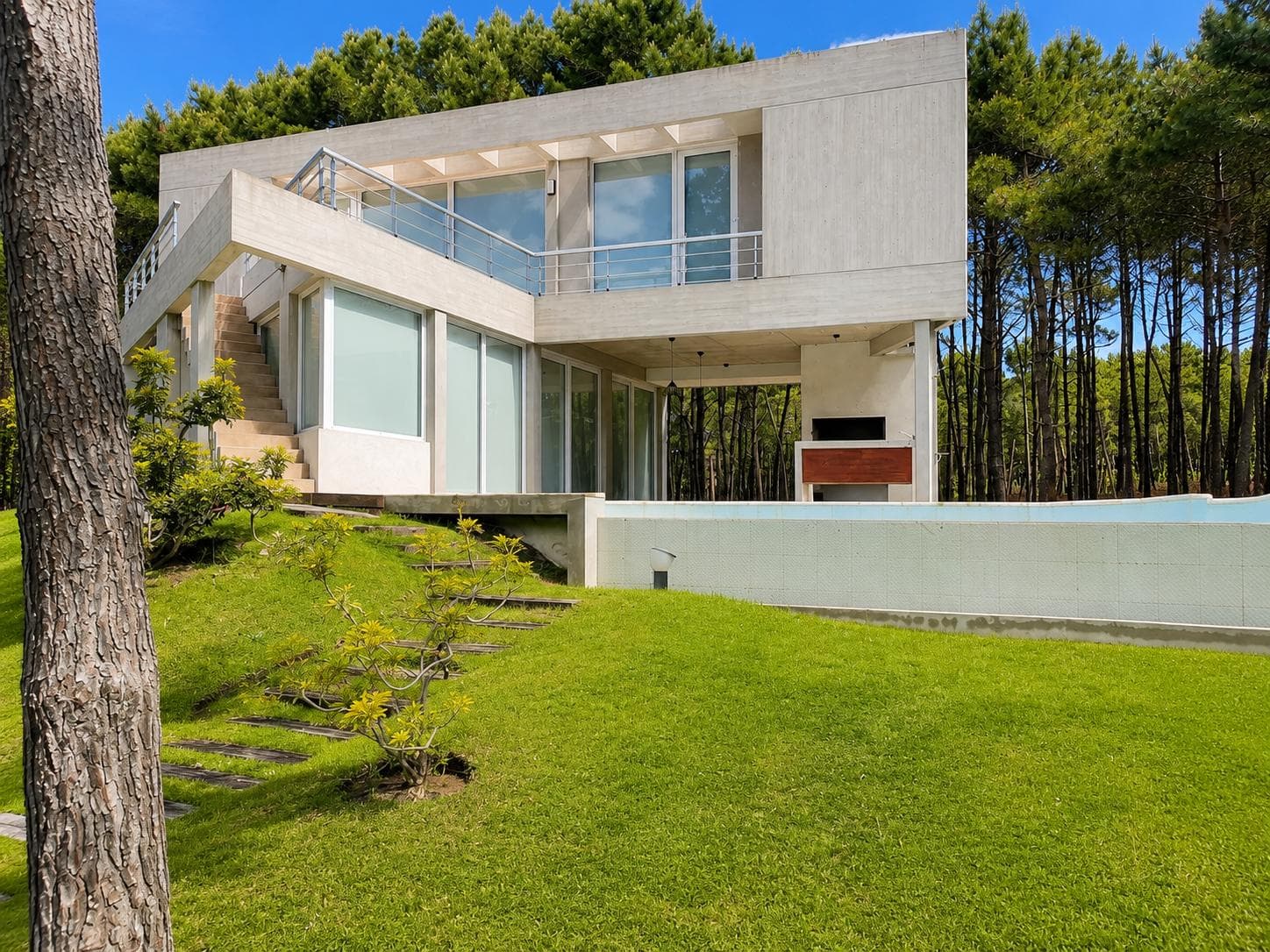 5-Bedroom House for Sale, 250 Meters from the Beach in the VillaRobles Neighborhood on the Atlantic Coast