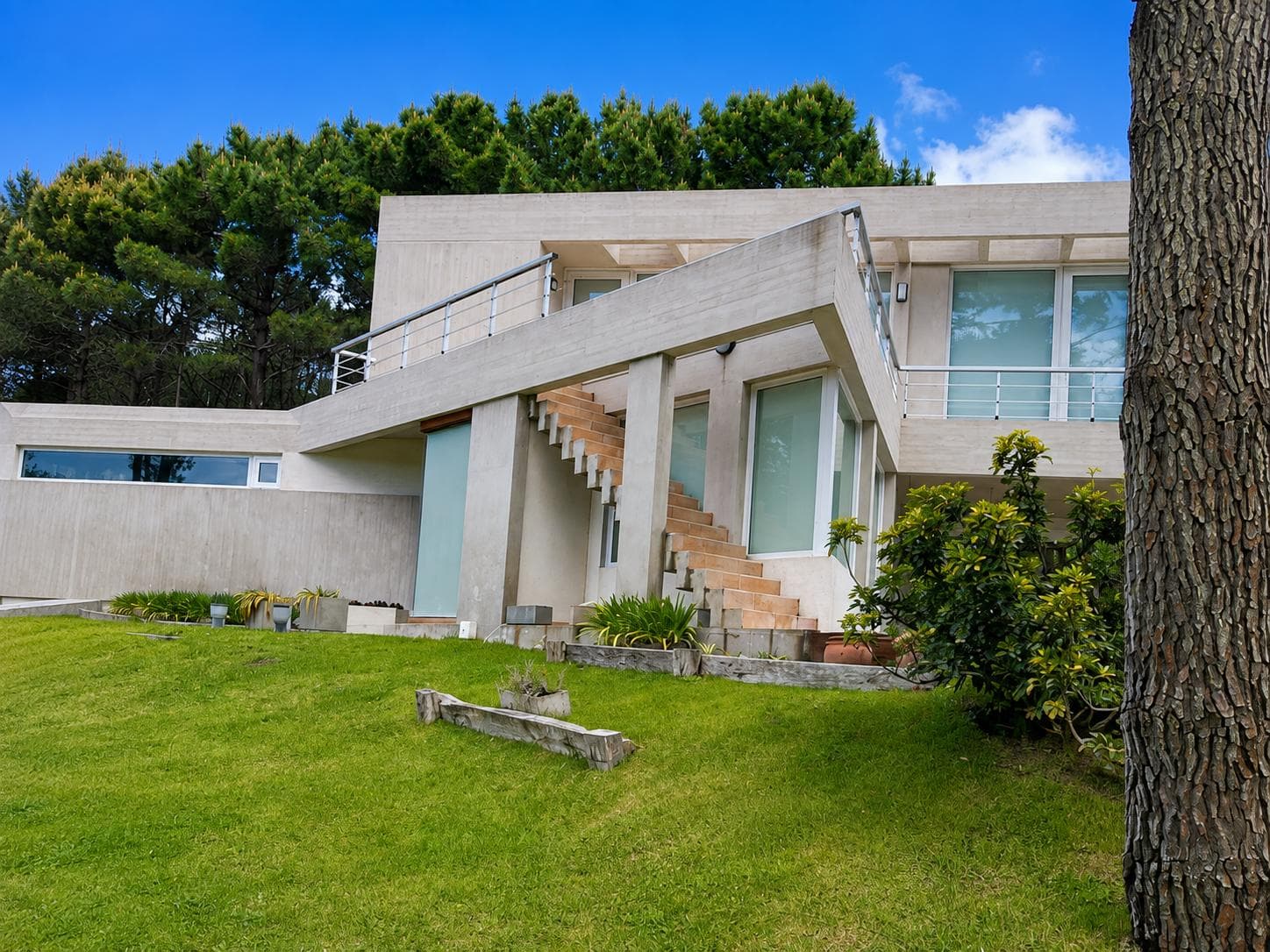 5-Bedroom House for Sale, 250 Meters from the Beach in the VillaRobles Neighborhood on the Atlantic Coast