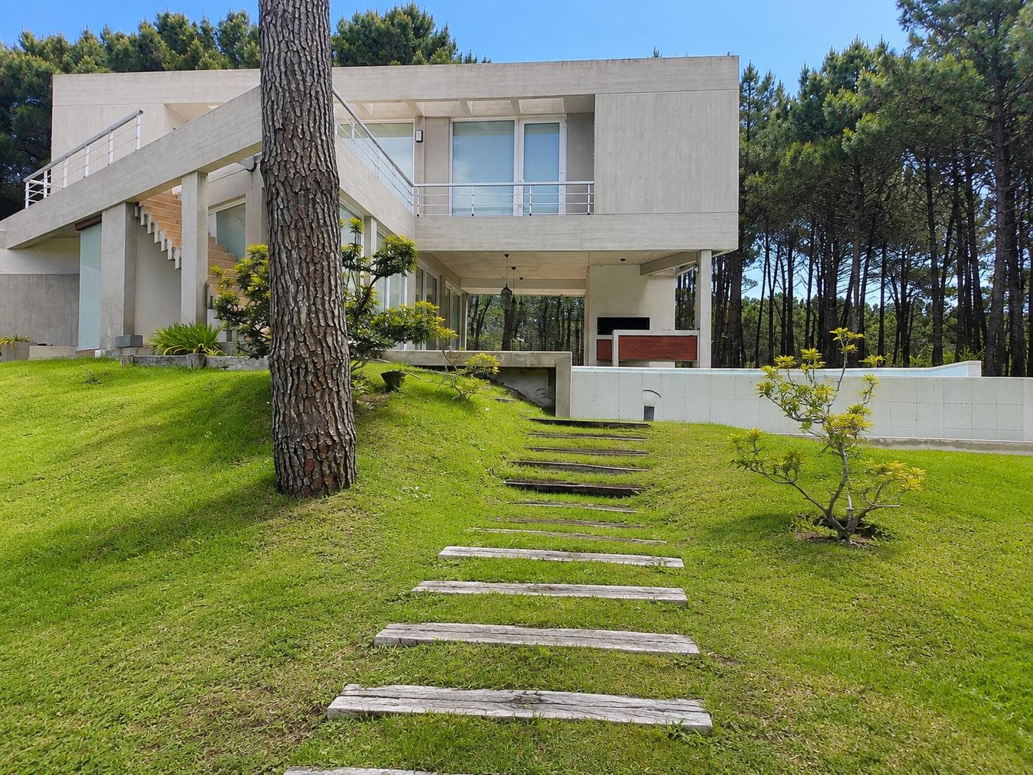 5-Bedroom House for Sale, 250 Meters from the Beach in the VillaRobles Neighborhood on the Atlantic Coast