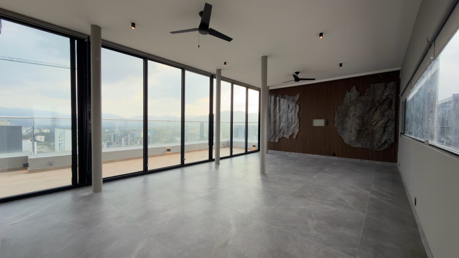 Stunning Townhouse in Bosque Real