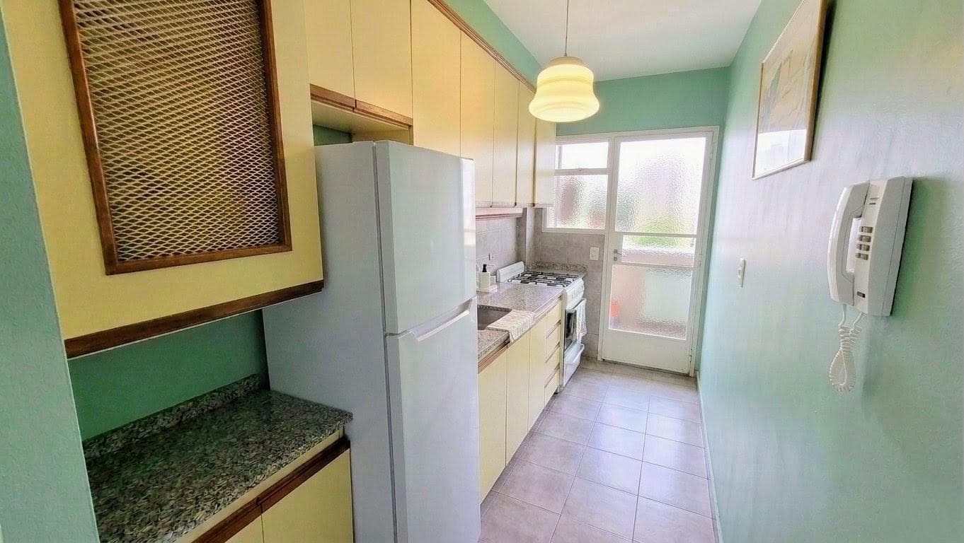 3-ROOM APARTMENT FOR SALE WITH BALCONY—QUALIFIES FOR A MORTGAGE—IN RECOLETA