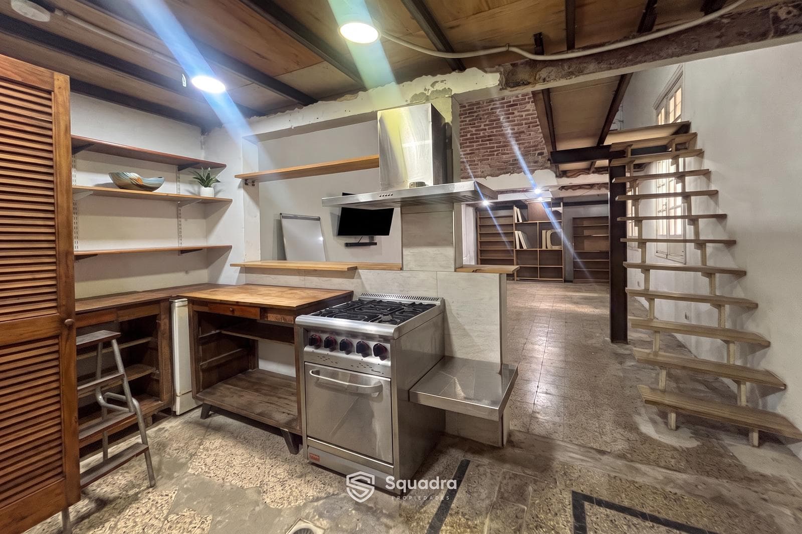FOR SALE - Ground-floor house, three bedrooms, needs renovation. Downtown, Rosario.