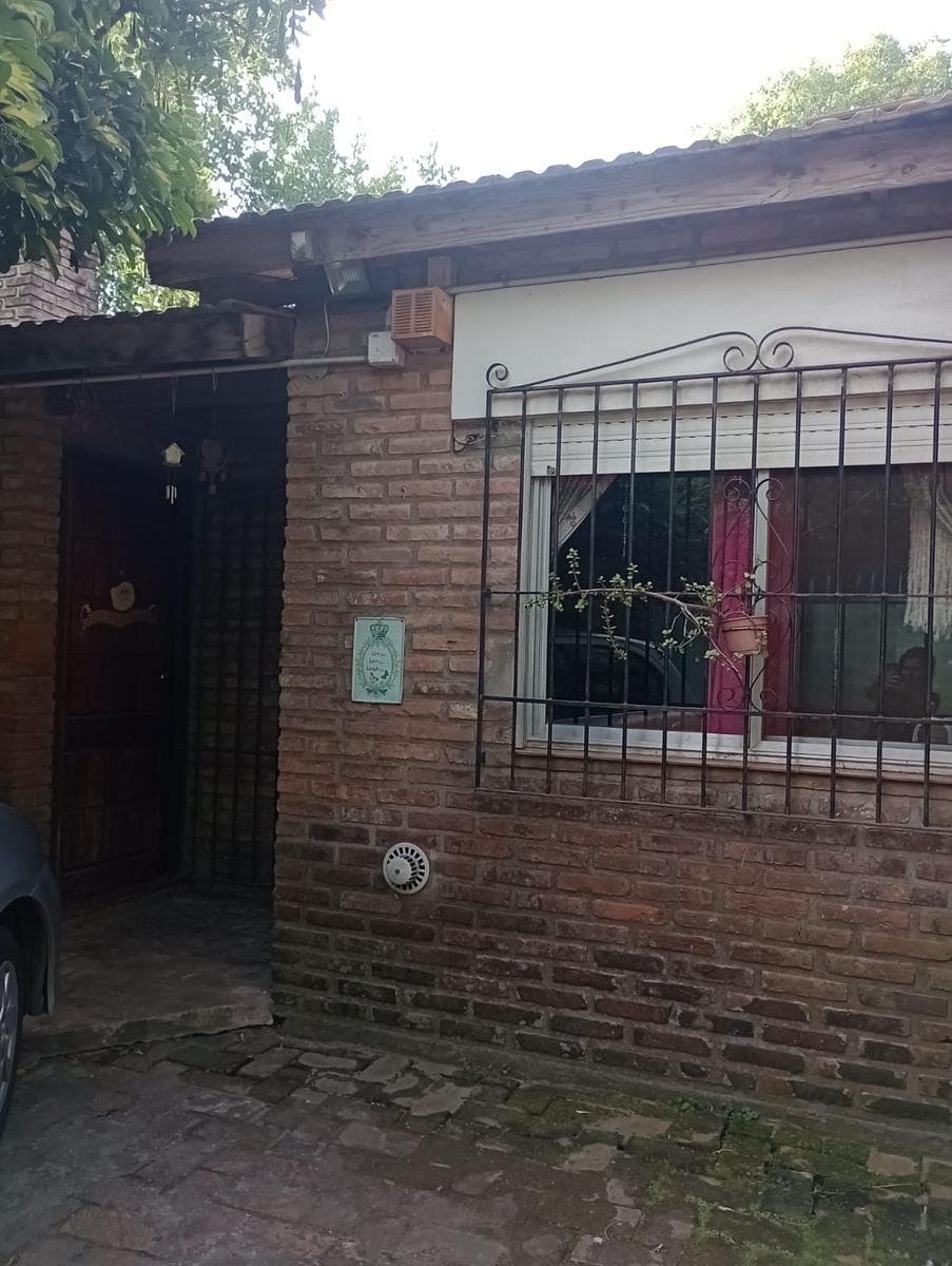 House for sale with 5 rooms in the La Bota neighborhood, Benavidez, Tigre.