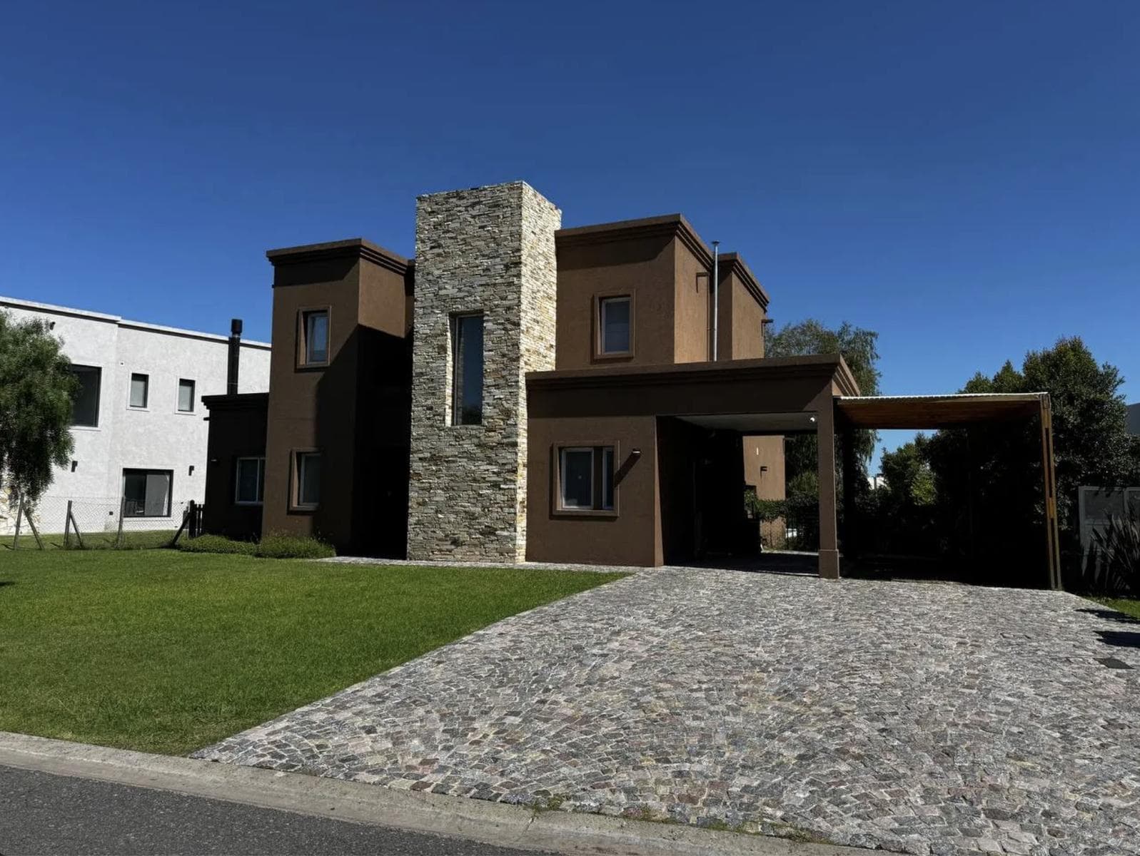 6-Bedroom House for Sale in La Laguna, El Cantón Norte Neighborhood, Escobar