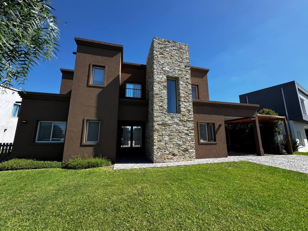 6-Bedroom House for Sale in La Laguna, El Cantón Norte Neighborhood, Escobar
