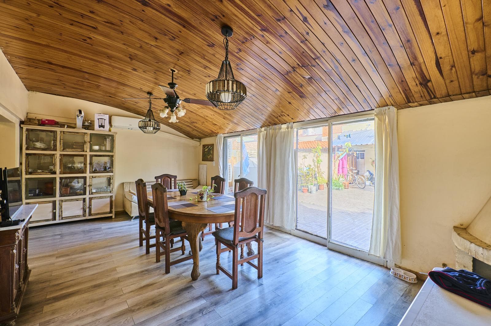 4-Room House for Sale with Patio and Barbecue Area in Parque Avellaneda