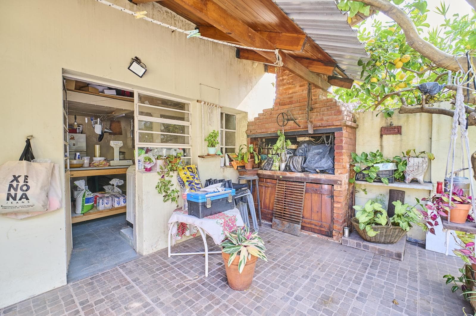 4-Room House for Sale with Patio and Barbecue Area in Parque Avellaneda