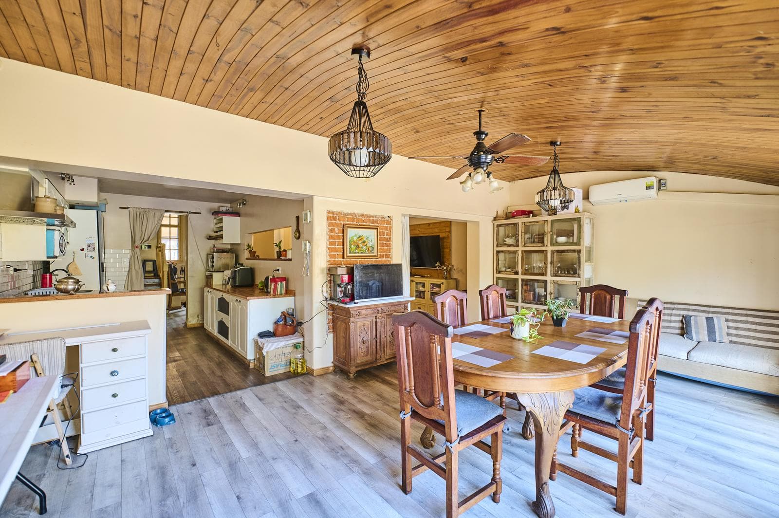 4-Room House for Sale with Patio and Barbecue Area in Parque Avellaneda