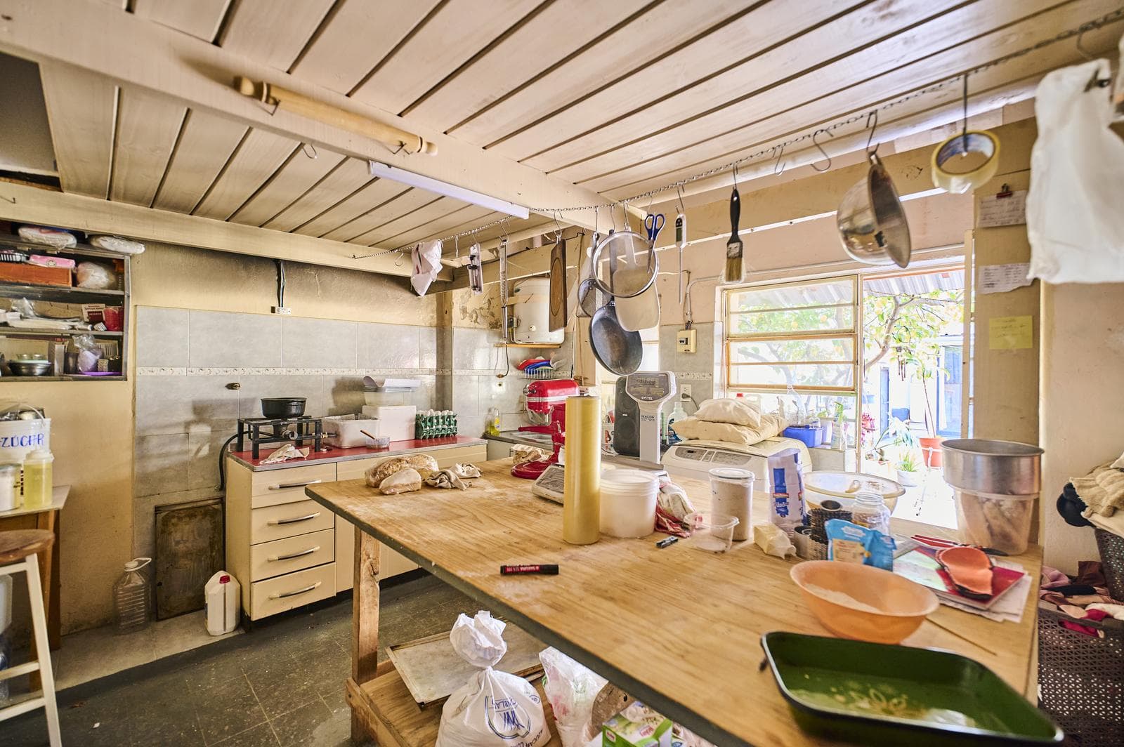 4-Room House for Sale with Patio and Barbecue Area in Parque Avellaneda
