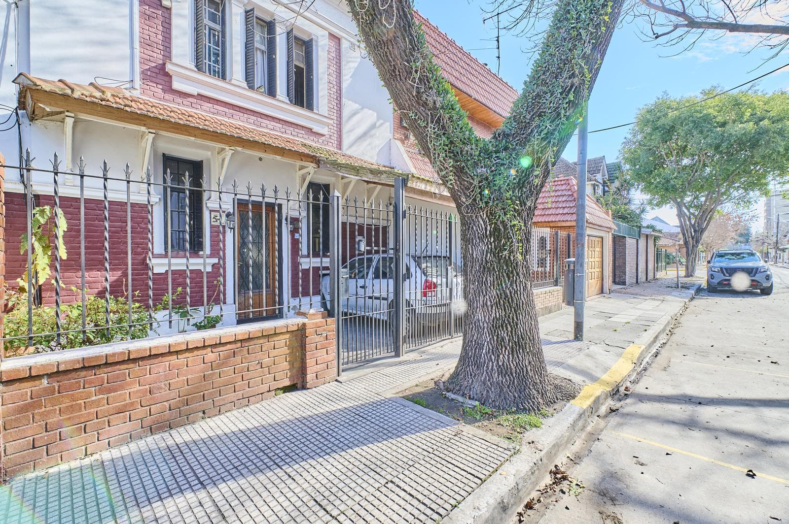 4-Room House for Sale with Patio and Barbecue Area in Parque Avellaneda