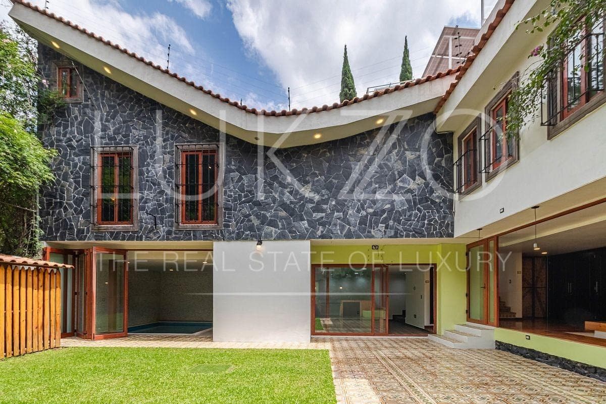 House for Rent on a Private Street in Lomas Altas