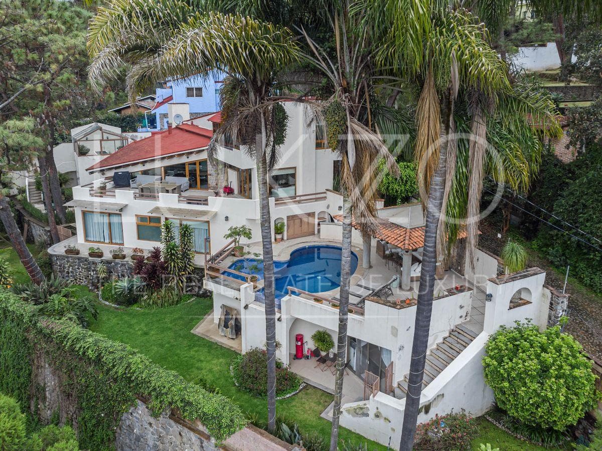 Luxury home for sale in the Colonia del Bosque neighborhood, Cuernavaca