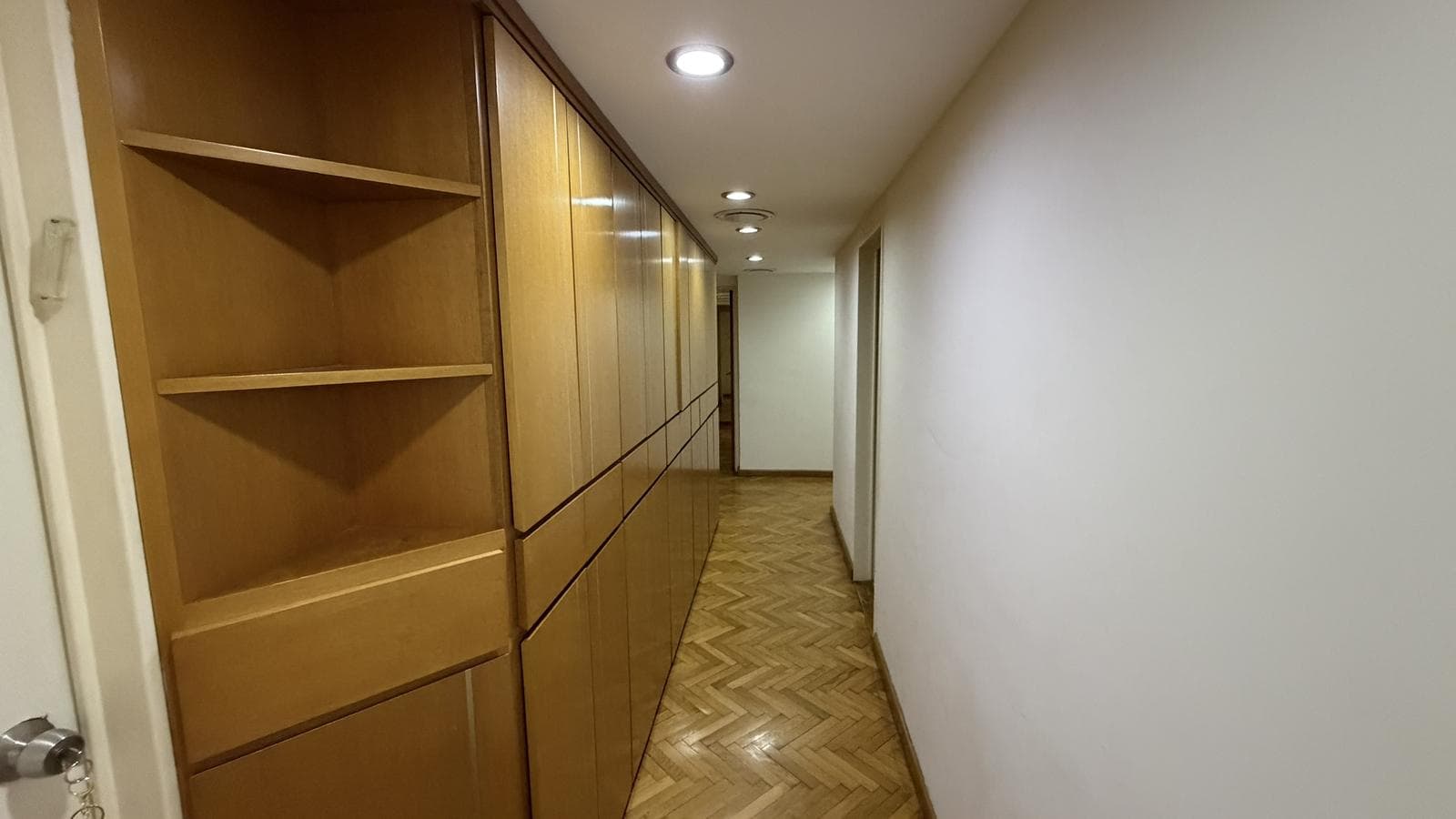 6-Room Apartment for Sale in Recoleta