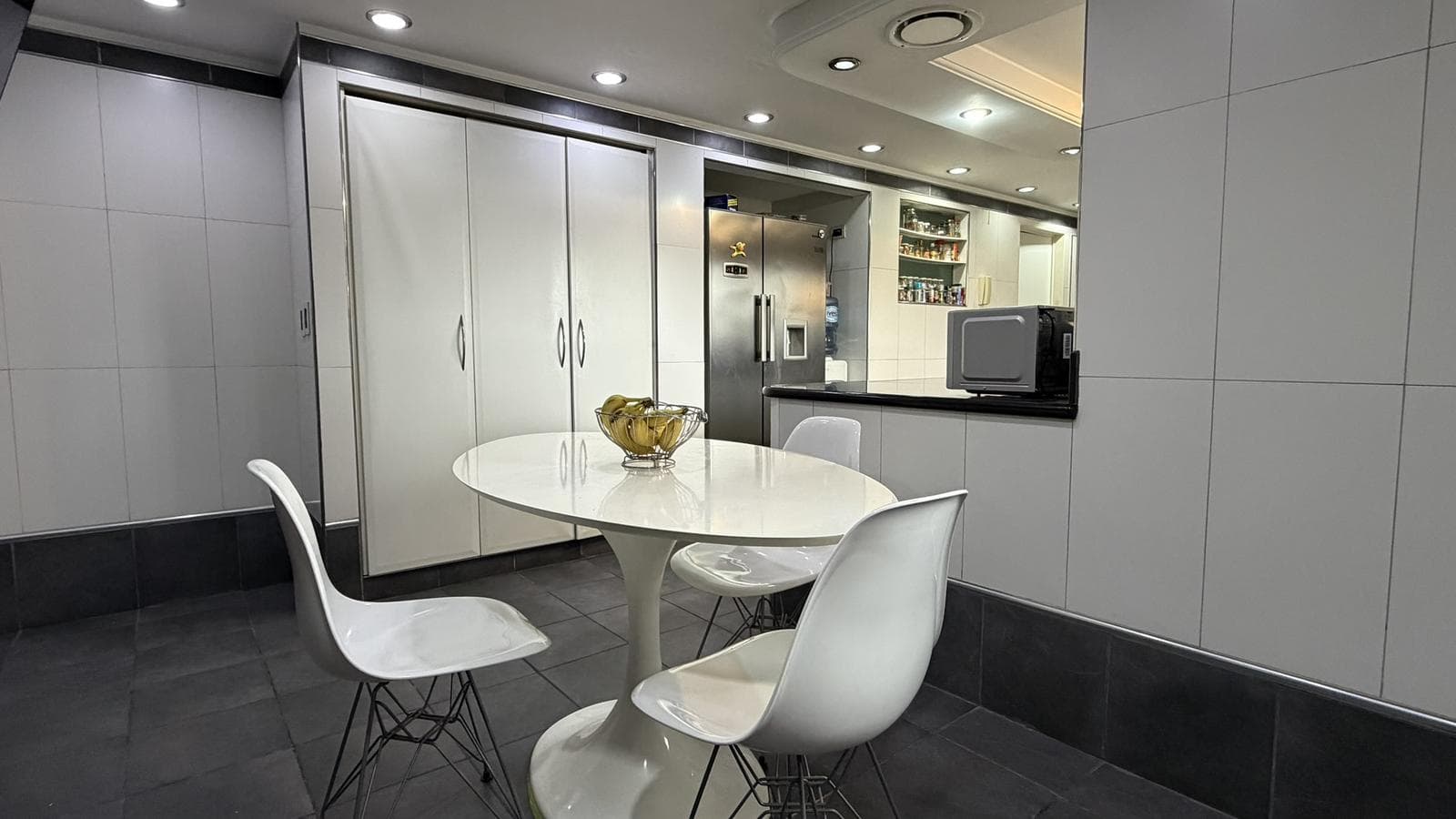 6-Room Apartment for Sale in Recoleta