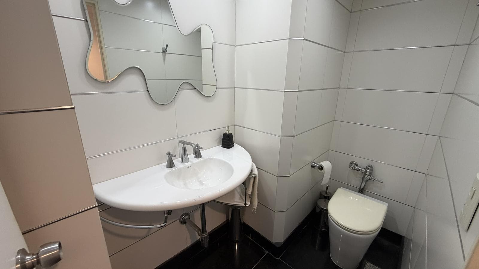6-Room Apartment for Sale in Recoleta