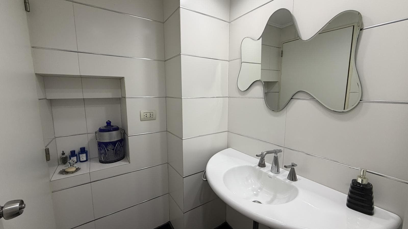 6-Room Apartment for Sale in Recoleta