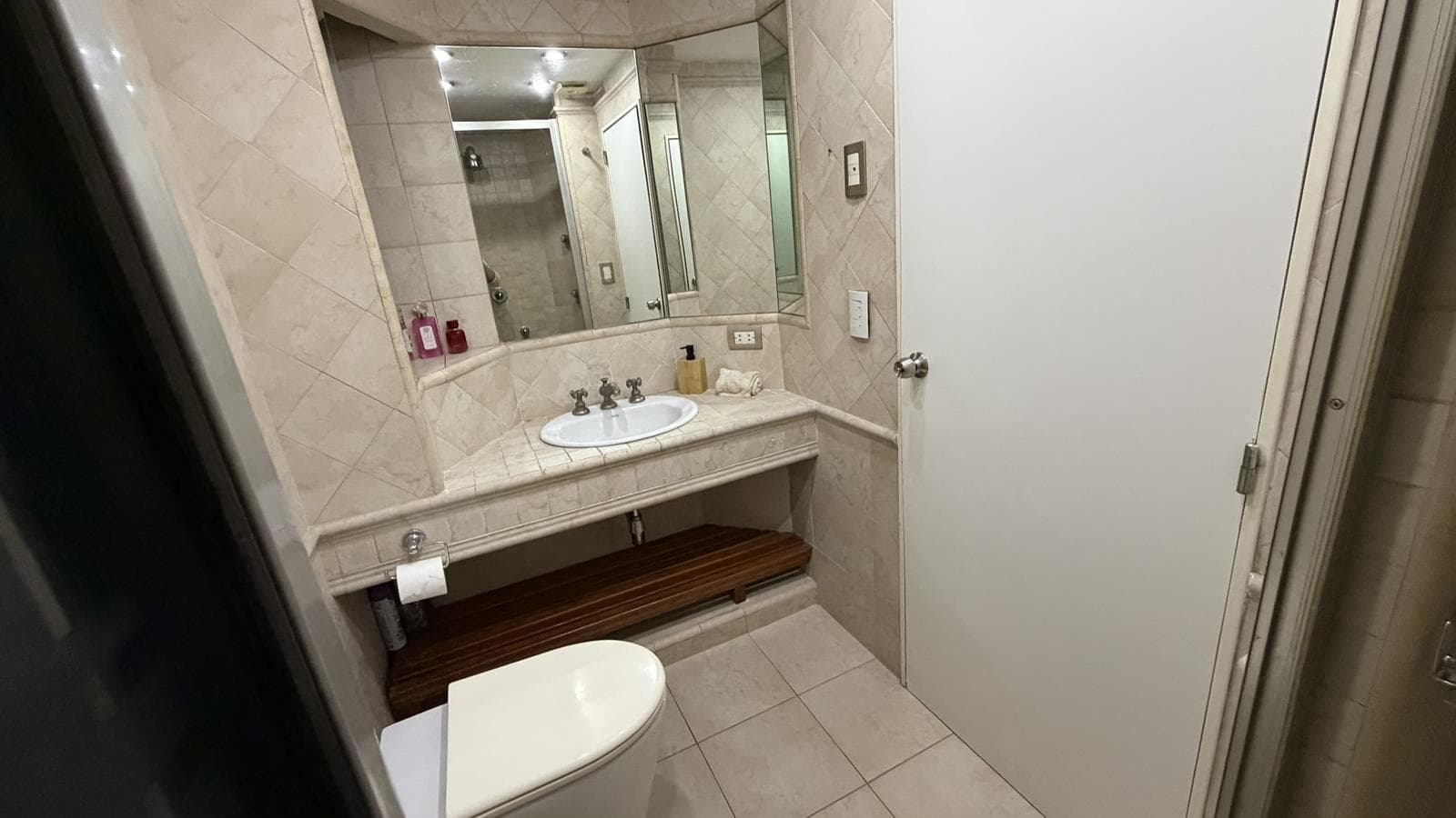 6-Room Apartment for Sale in Recoleta