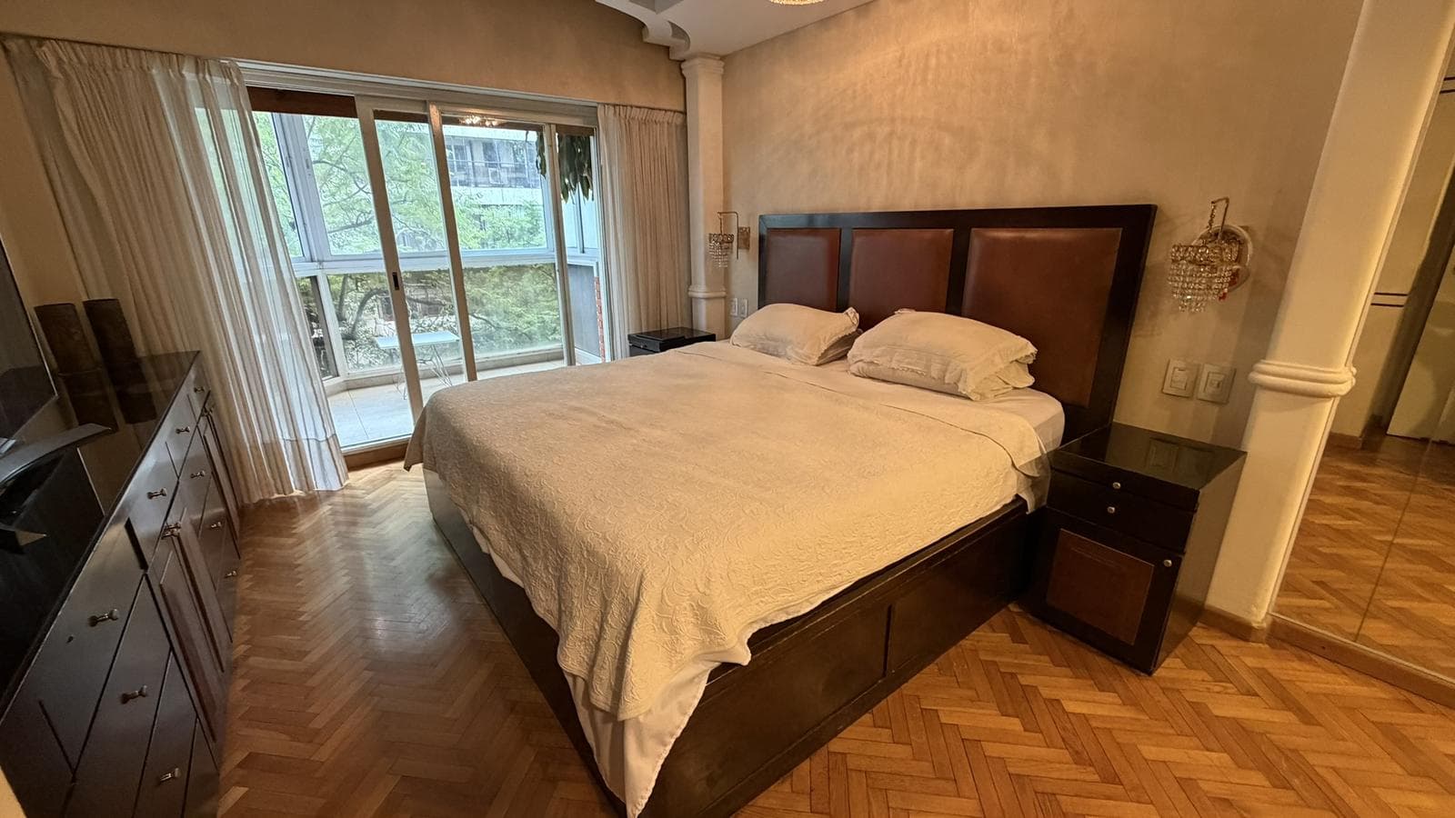 6-Room Apartment for Sale in Recoleta