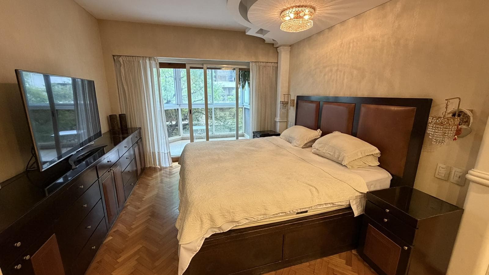 6-Room Apartment for Sale in Recoleta