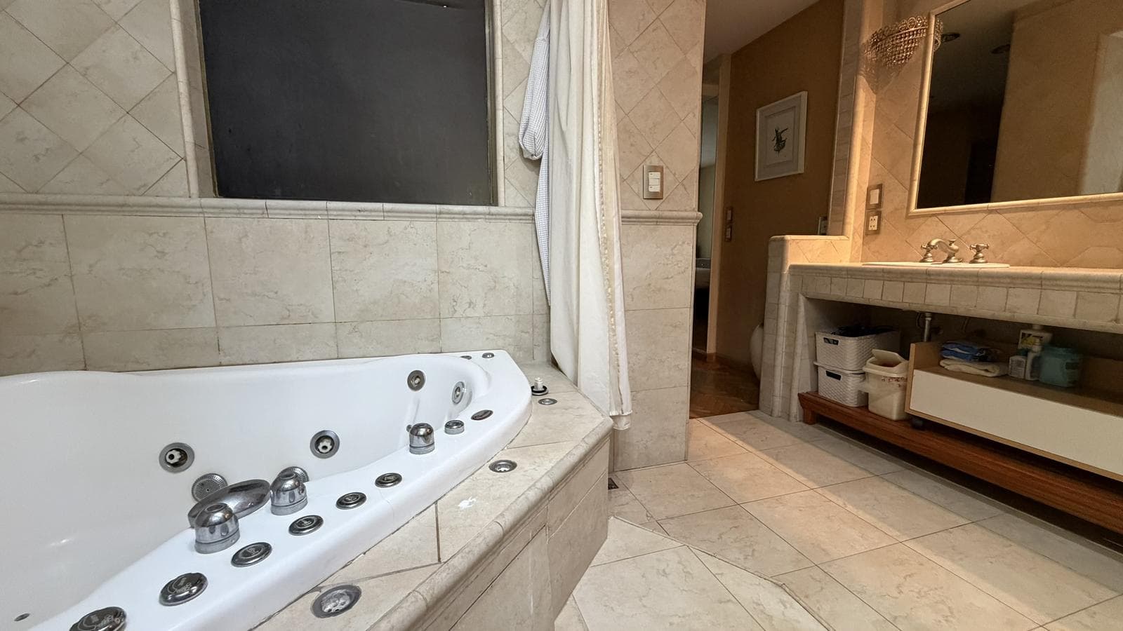6-Room Apartment for Sale in Recoleta