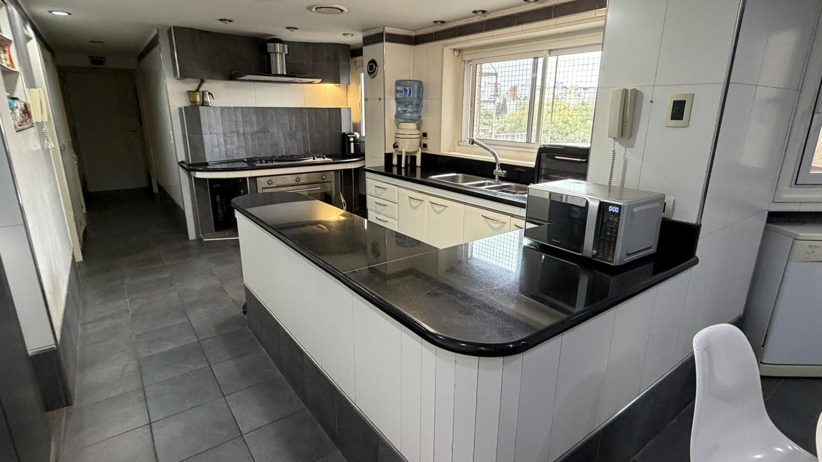 6-Room Apartment for Sale in Recoleta
