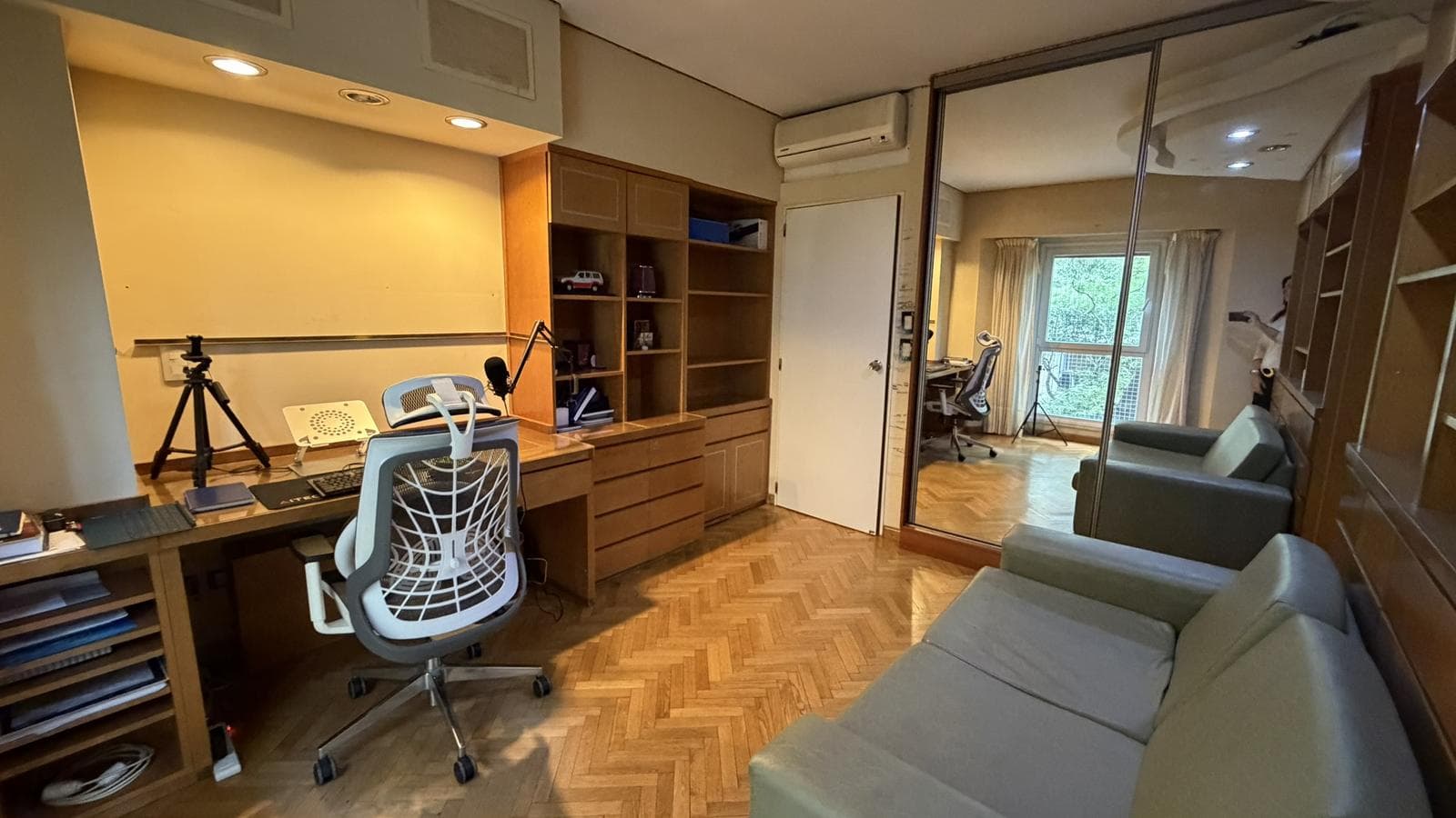 6-Room Apartment for Sale in Recoleta