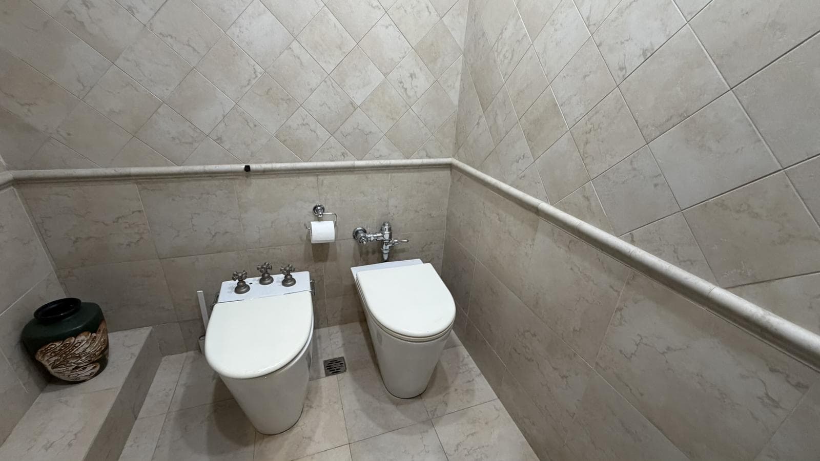 6-Room Apartment for Sale in Recoleta