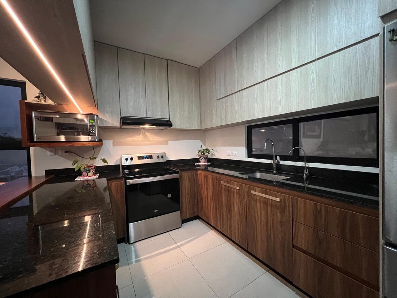FULLY FURNISHED HOUSE FOR SALE, 3 BEDROOMS, IN A GATED COMMUNITY WITH AMENITIES AND SECURITY, CONKAL, MÉRIDA