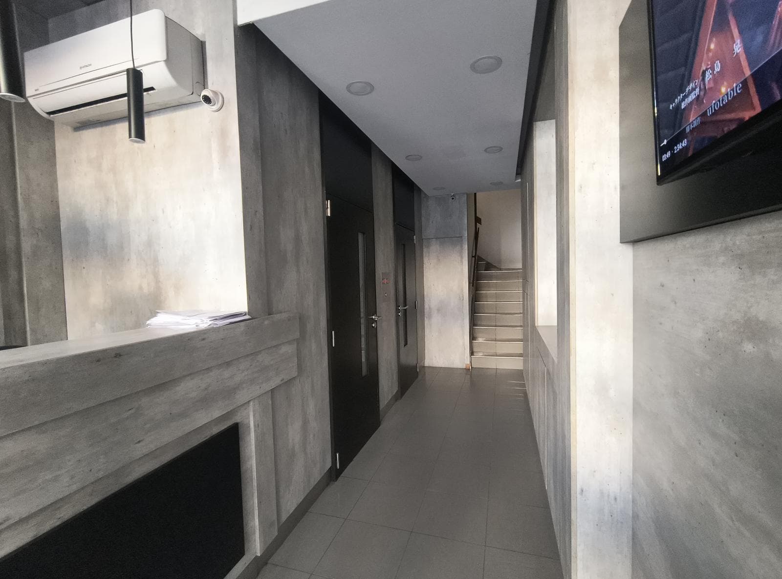 Office for rent: 2 private offices + reception area
