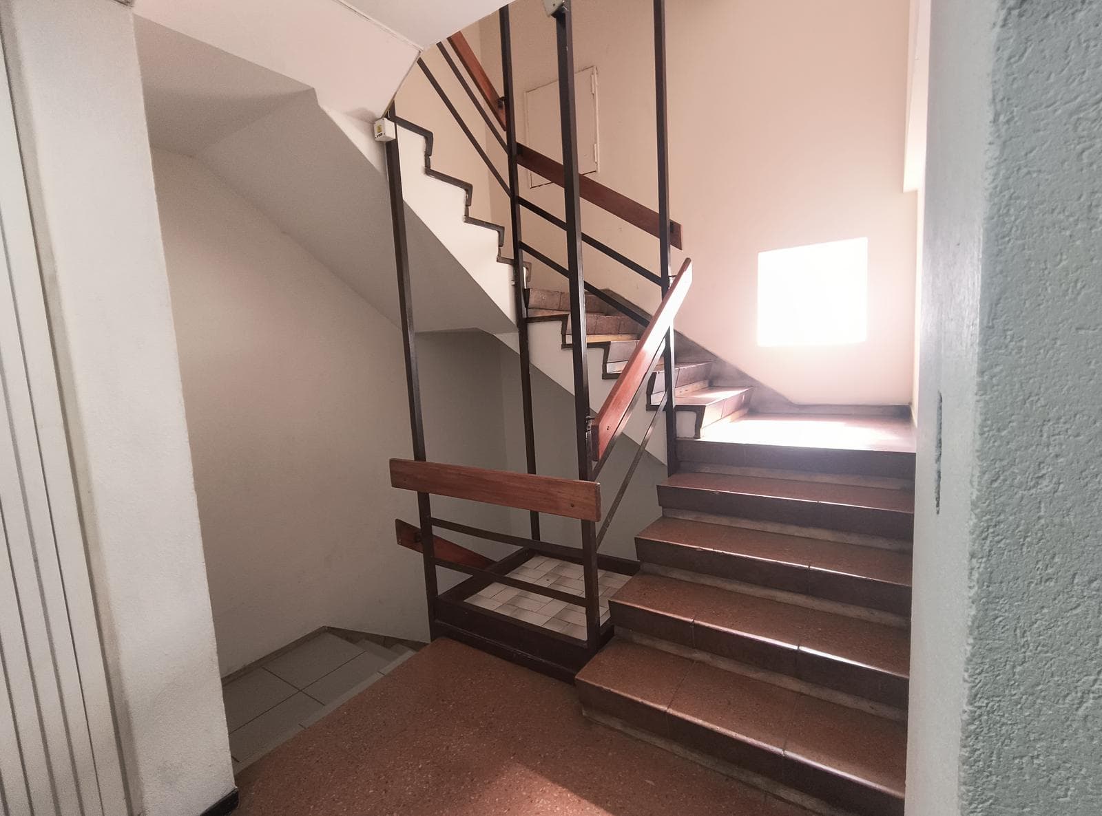 Office for rent: 2 private offices + reception area
