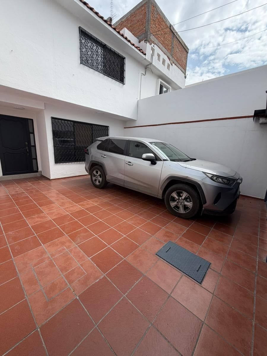 HOUSE FOR RENT AS OFFICE SPACE IN SIERRA LEONE