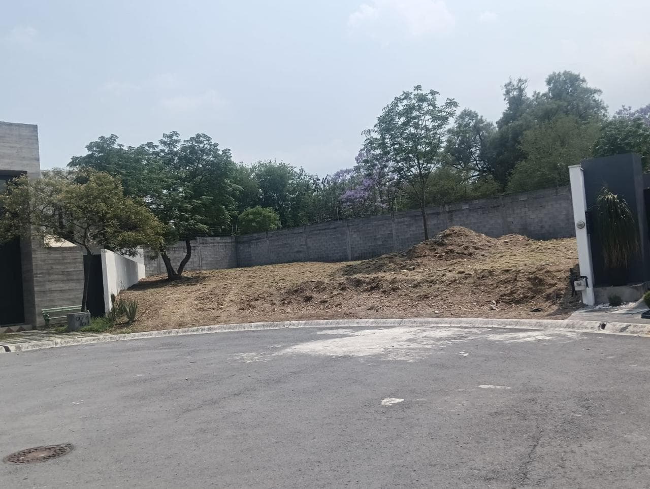 FOR SALE: 483 m2 FLAT lot in the EL REFUGIO subdivision on the MONTERREY National Highway, with building permit