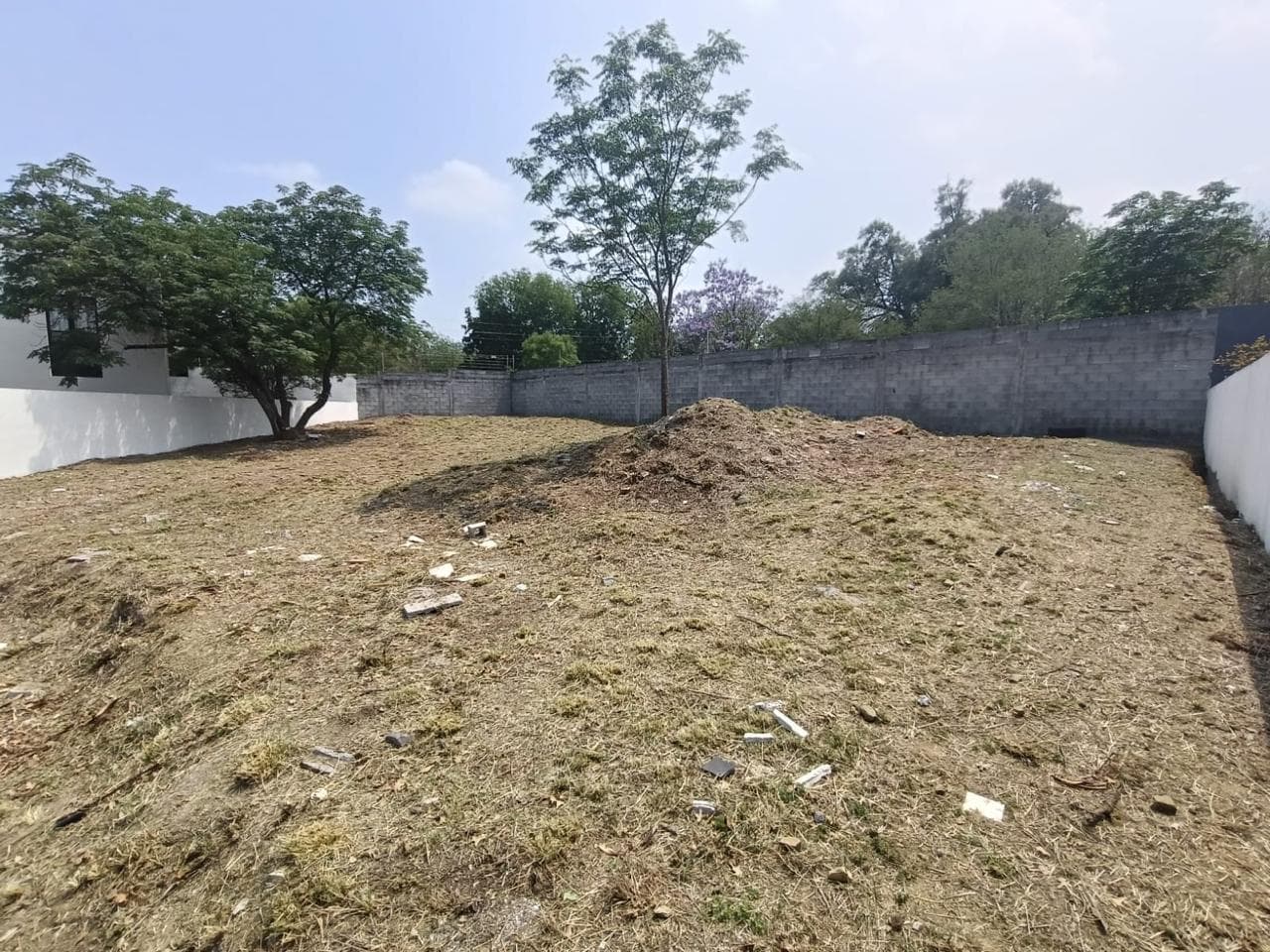 FOR SALE: 483 m2 FLAT lot in the EL REFUGIO subdivision on the MONTERREY National Highway, with building permit