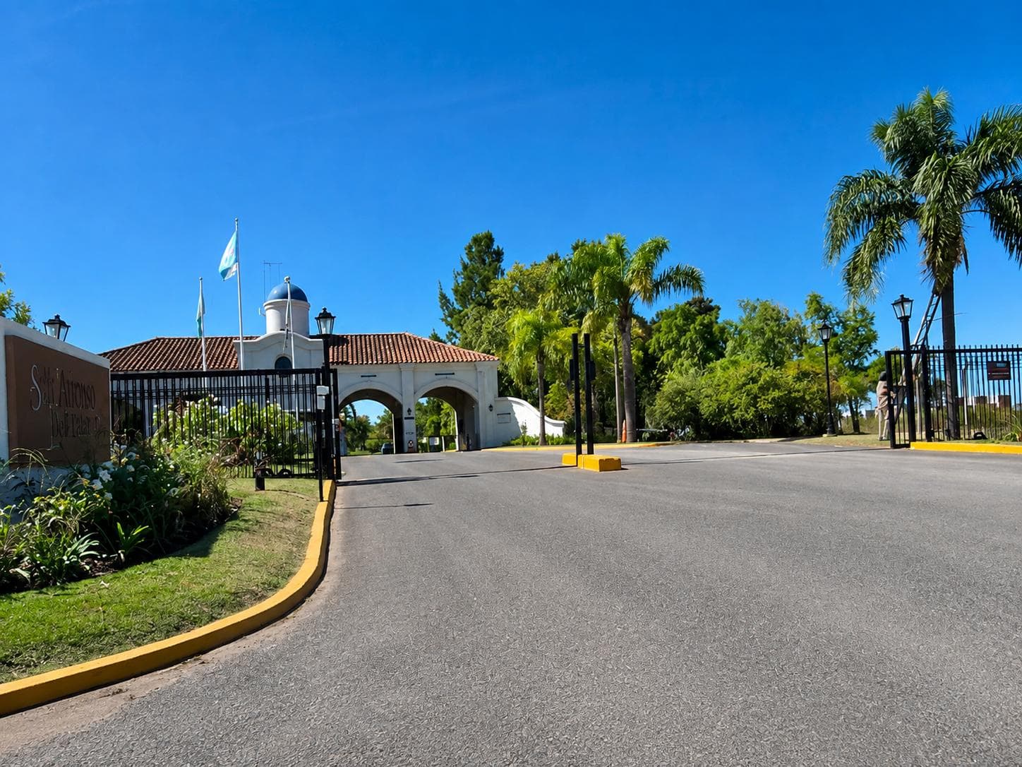 House for Sale: EXCLUSIVE Listing on La Laguna 8, 8 Rooms, San Isidro Labrador Neighborhood