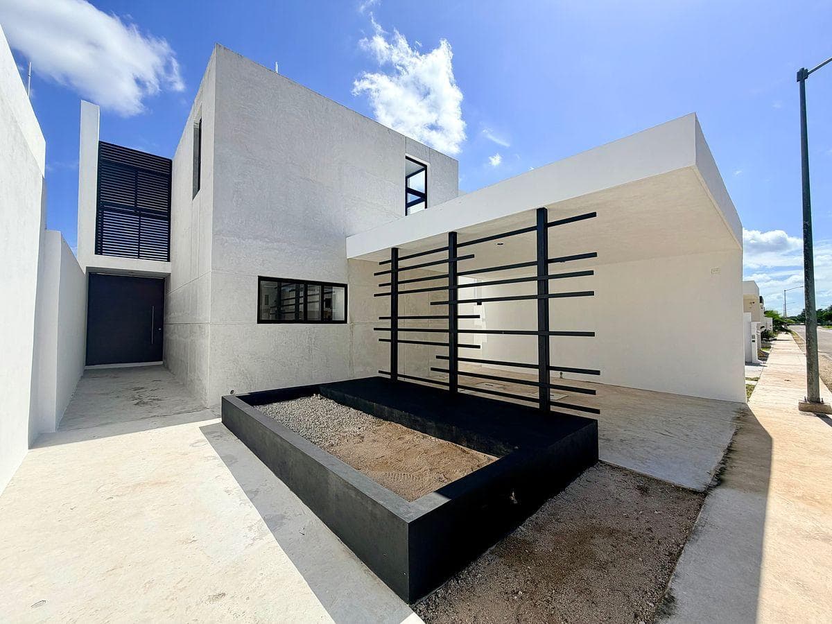 HOUSE FOR SALE IN CONKTAL, PRIVADA NADIRA, SPACIOUS YARD